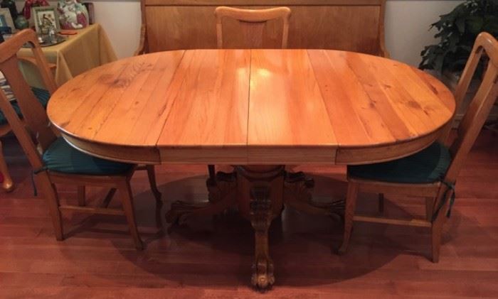 Antique oak table and chairs that has two leaves.