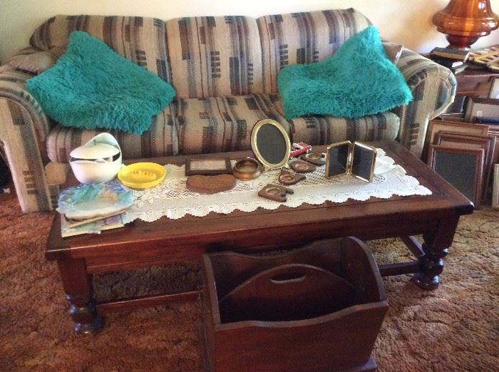 Sofa with matching love seat, coffee table with 2 matching end tables