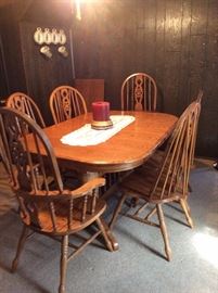 Dining Room Table & Chairs