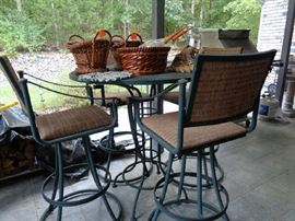 pub type patio table