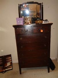 vintage dresser w/mirror