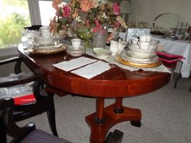 dining table w/4 chairs