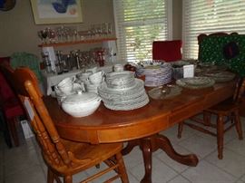 dining table w/4 chairs