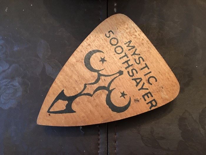 Ah, the elusive wooden Ouija planchette from way, way back (no board)