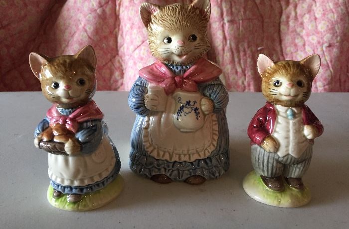 Kitty napkin holder with salt and pepper shakers 