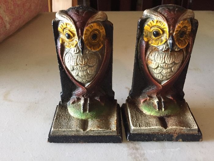 Petite cast-iron owl bookends