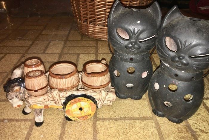 Donkey-cart cream/sugar-salt/peper and metal cat candle lanterns with handles