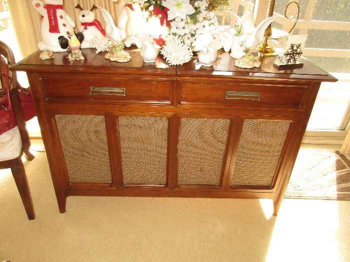 Stereo console cabinet