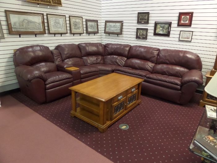 leather secetional with recliners and pull out twin size bed in the sofa section (very very nice)