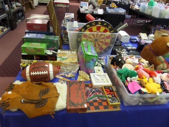 lots of vintage collectibles 