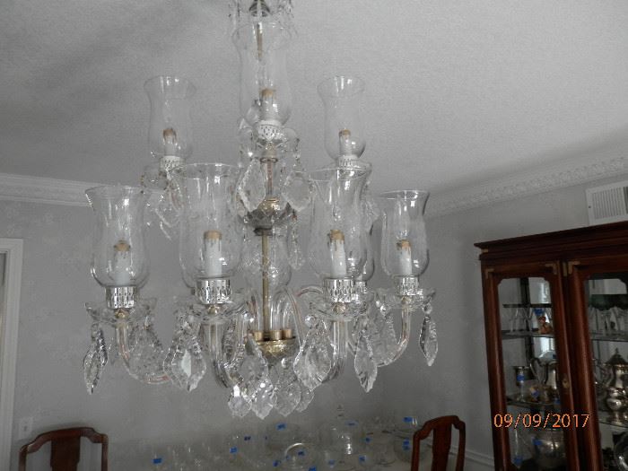Same chandelier....not lit