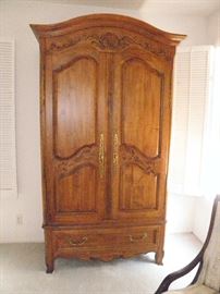 Ethan Allen Country french Clothing Armoire...Pristine