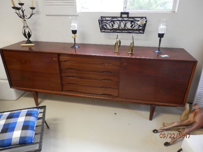 Dyrlund-Smith Danish ROSEWOOD credenza, pristine condition and finished rosewood on all 4 sides