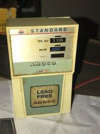 Vintage Standard Amoco transistor radio 