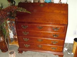 beautiful drop down lid desk with drawers.  perfect size to fit into most rooms and decor!