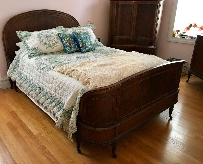 Empire Full Size Bed, Quilt Bedding Set, Decorative Throw Pillows (Cardinal Birds) & Chenille Throw