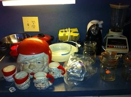 Blender, Santa cookie jar & mugs