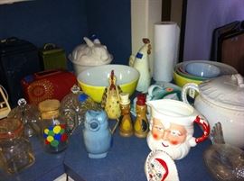 Pyrex, butter dishes