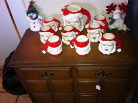 Santa pitcher & mugs