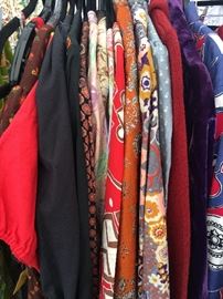 Hundreds of 1960s & 1970s fashions 