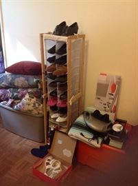 Size 12 women's shoes and blankets 