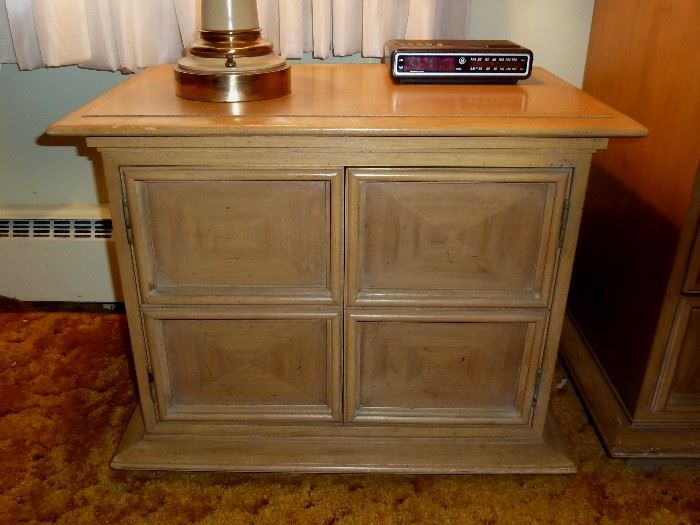 Pair of solid wood Thomasville night stands with double-door storage area.
