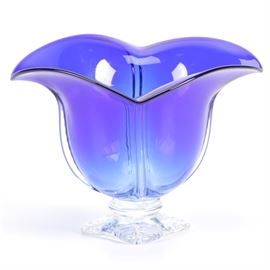 Hand Blown Studio Art Glass Vase by Robinson Scot: A hand blown studio art glass vase by Robinson Scott. Features a cobalt blue rectangular tulip-shaped bowl over the clear glass rounded stem and square base. The piece is etch-signed Robinson Scott and dated 2001 to the underside. Robinson Scott is a contemporary glassblower with a studio in Anoka, Minnesota. Please see the link for more information on this artist.