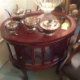 Vitrine table, silverplate tea set