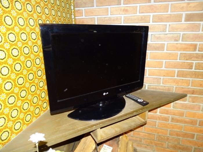 LG flat-screen TV (2008).