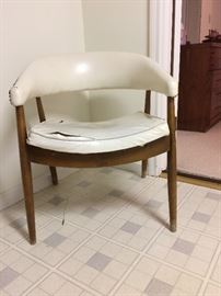 Needs recovered, Mid-Century chair