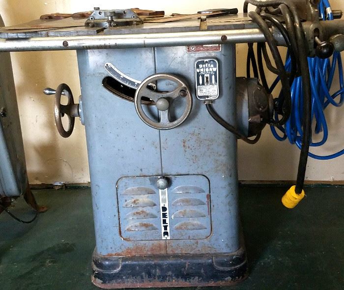 Vintage Delta table saw has all the safety features