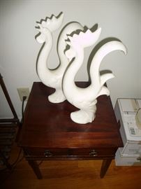roosters / small table with drawer 