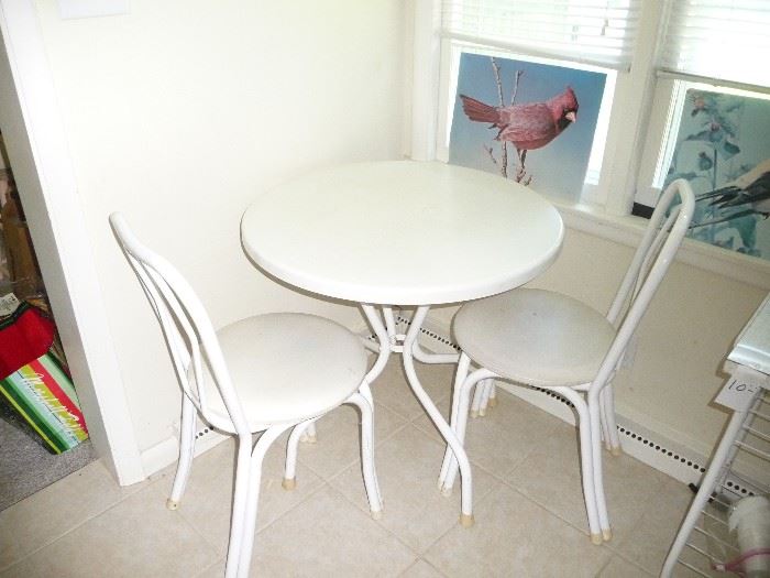 corner table and chairs