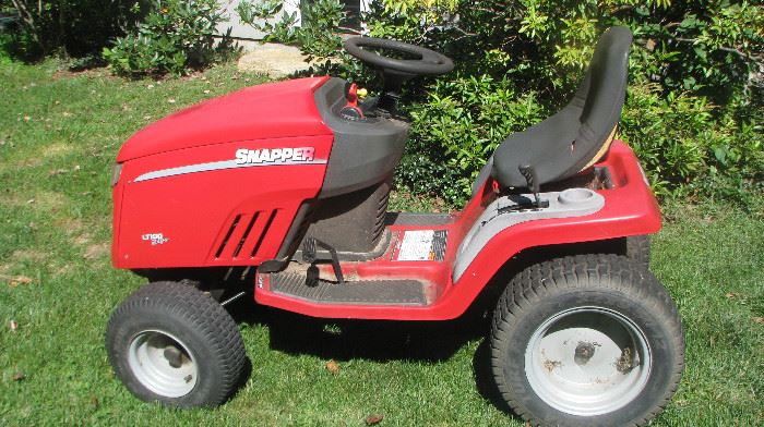 Snapper lawn tractor