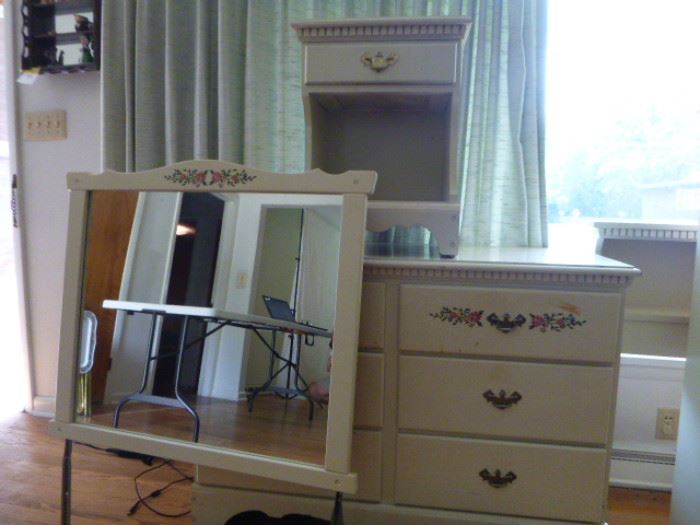 Bedroom Furniture  http://www.ctonlineauctions.com/detail.asp?id=629365