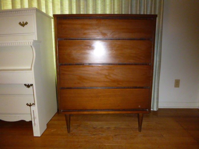  Bassett Modern Chest of Drawers  http://www.ctonlineauctions.com/detail.asp?id=629370