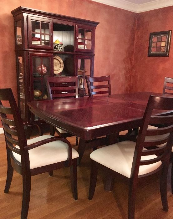 Dining Table and Chairs China Hutch/Cabinet/Curio