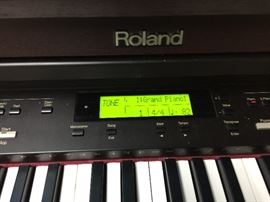 Nice Roland KR-277 electric piano.