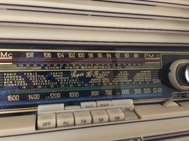 WOW!  Vintage, rare Blaupunkt Sultan 2420 tube AM/FM/Shortwave radio  - working.  Outside is in great condition.