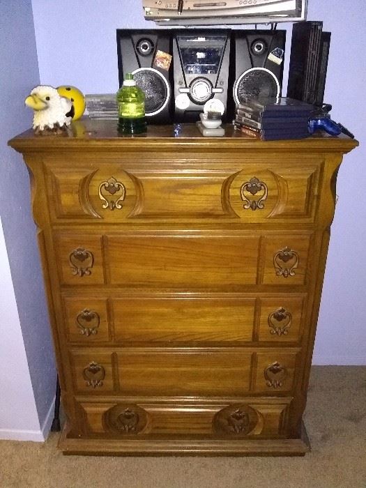 Vintage wooden 5 drawer dresser