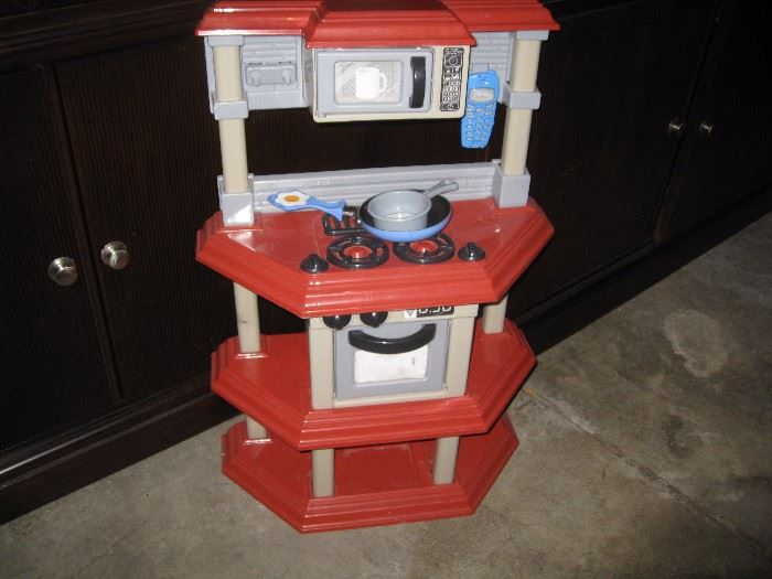 Toy kitchen