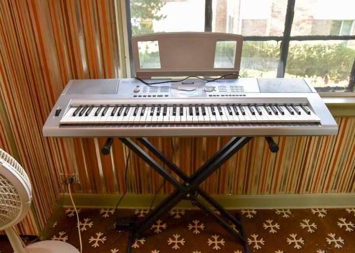 Yamaha Portable Grand DGX-205 Keyboard & Stand