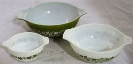 Nesting set Pyrex bowls