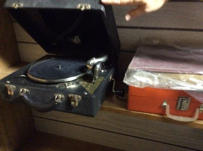 ANTIQUE RECORD PLAYER