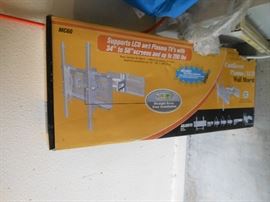 Heavy duty TV mount/ new in box