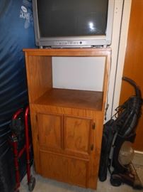 Nicely handcrafted entertainment cabinet