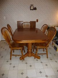 OAK DINING TABLE WITH 2 LEAFS, 5 CHAIRS