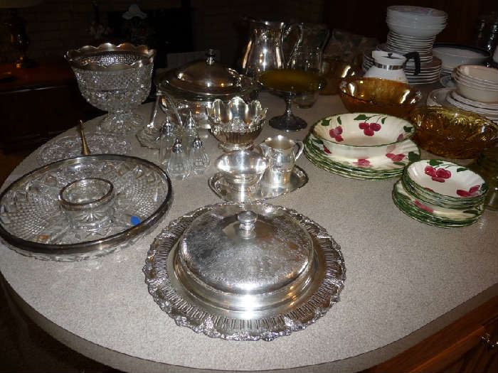 SILVERPLATED/GLASS SERVING PIECES