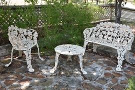 obenchandchairandsmalltable