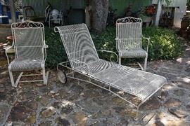 oloungechairandtwomore